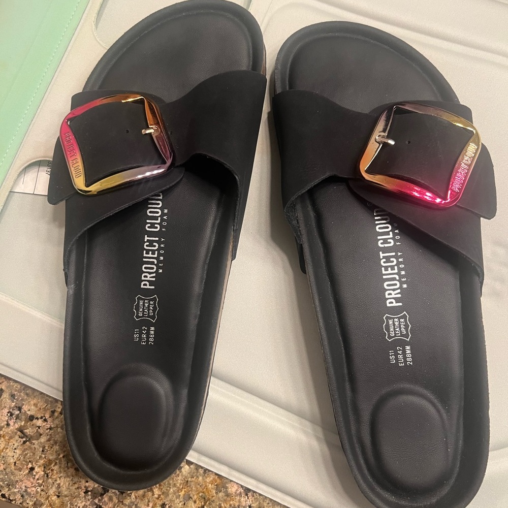 Sporty Black Sandals with Contoured Footbed